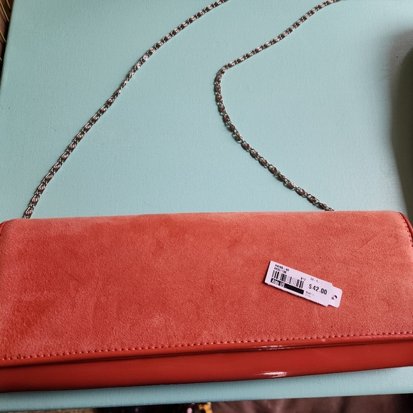 New Aldo Purse, Coral, Silver Chain, Cross Body. 11 × 4.25 inches - Picture 4 of 5